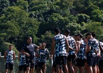 Botafogo recebe Atlético-GO no Nilton Santos pelo Brasileiro