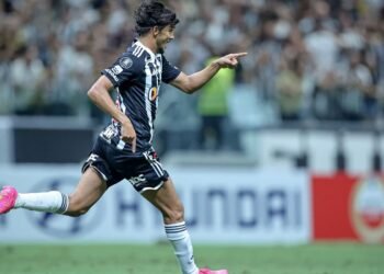 Gustavo Scarpa brilha e Atlético-MG bate o Peñarol na Libertadores