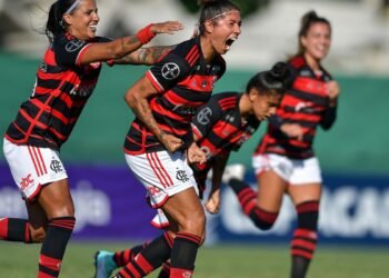 Flamengo goleia Santos por 7 a 0 no Brasileiro Feminino
