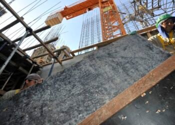 Confiança da indústria cai em abril, diz pesquisa da CNI