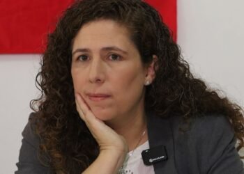 Governo tenta conciliar reajustes de servidores, diz ministra