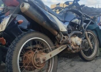 PRF apreende motocicleta adulterada em bagageiro de ônibus na Bahia