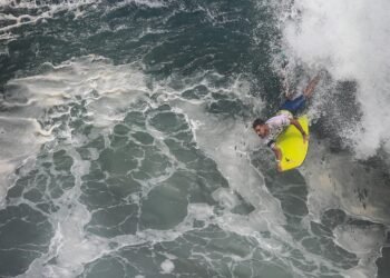 Atletas do bodyboarding viajam para se manter na dianteira do Circuito Mundial, com apoio da Sudesb