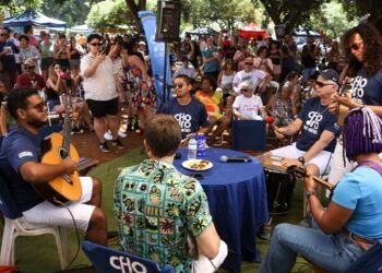 Brasília comemora 64 anos com roda de choro na rua