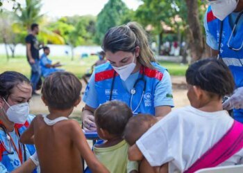Exames revelam presença de mercúrio em amostras de cabelo de yanomamis