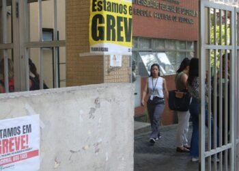 Governo propõe a servidores da educação reajuste de 9% em 2025