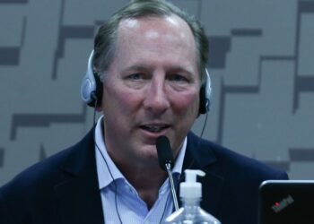 John Textor é suspenso por 45 dias e multado em R$ 100 mil pelo STJD