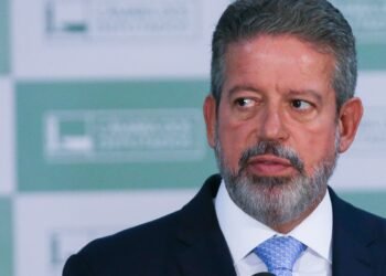 Lira critica Padilha; ministro reage com vídeo de Lula