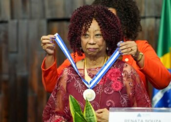 Historiadora Helena Theodoro recebe maior honraria do Rio de Janeiro