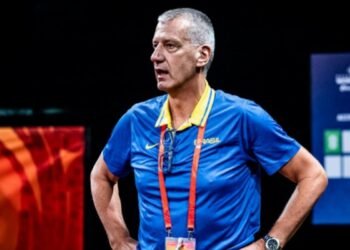 Técnico Petrovic retorna à seleção de basquete com equipe experiente