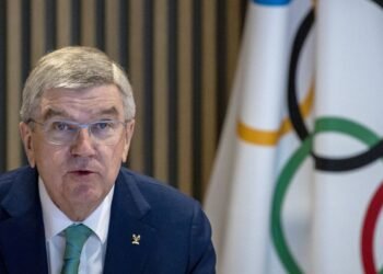 Rússia intensifica críticas a Thomas Bach, presidente do COI