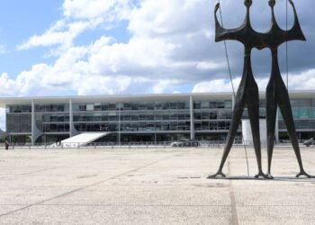 Praça dos Três Poderes passará por revitalização; edital é anunciado