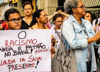 Escolas e famílias devem estar engajadas no combate ao racismo
