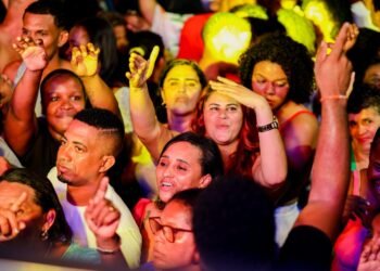 Com Praça Dr Gualberto lotada, festa dos trabalhadores agita feriado em Candeias – Prefeitura Municipal de Candeias.