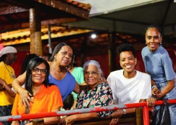 Festa em homenagem às mães é celebrada com apresentações musicais e sorteio de brindes em Candeias – Prefeitura Municipal de Candeias.