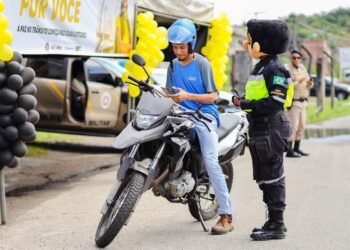 Blitz Educativa leva mensagem por um trânsito mais seguro aos condutores de veículos em Candeias – Prefeitura Municipal de Candeias.