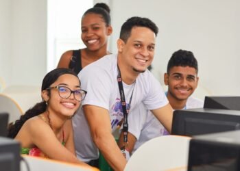 1ª edição do “Caravana da Mulher” oferece atendimentos de saúde e cidadania em Candeias  – Prefeitura Municipal de Candeias.