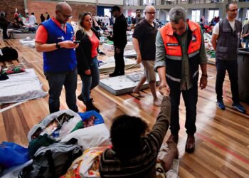 Gaúchos atingidos por enchentes têm documentos emitidos gratuitamente