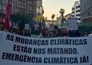 Eco pelo Clima faz protesto e acusa governo gaúcho de descaso