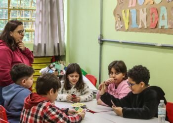 Cerca de 173 mil estudantes estão sem previsão de volta às aulas no RS