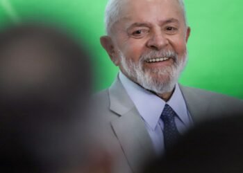 Lula avalia vetar taxação federal de compras internacionais até US$ 50