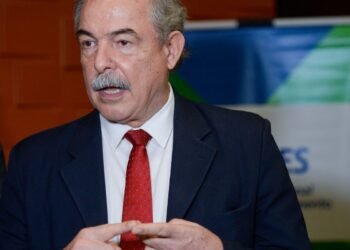 "Navio terá multa se não descarbonizar combustível", alerta Mercadante