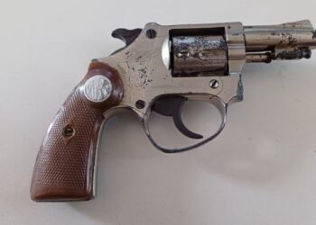 PRF encontra arma com motociclista e prende devedor de pensão alimentícia