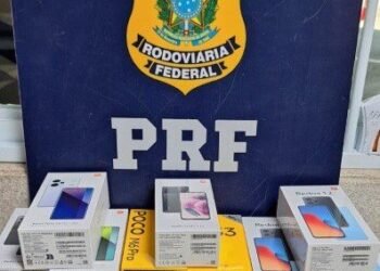 PRF apreende 15 smartphones importados irregularmente na Bahia
