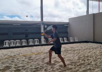 Baianos buscam títulos no torneio internacional juvenil de beach tennis em Salvador