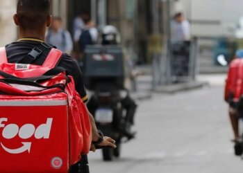 Trabalhador de aplicativo: sem proteção social, mas contra a regulação