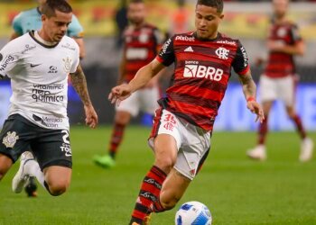 Rádio Nacional transmite Flamengo x Corinthians pelo Brasileirão