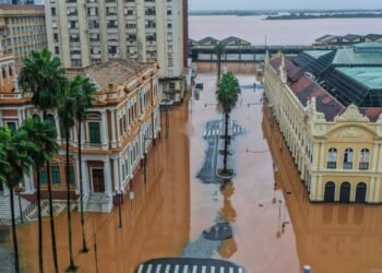 Chuva suspende limpeza do Mercado Público de Porto Alegre