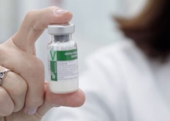 Rio começa a aplicar segunda dose da vacina da dengue em crianças