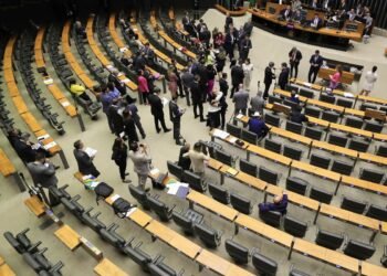 Câmara aprova projeto que pune ocupações de terras