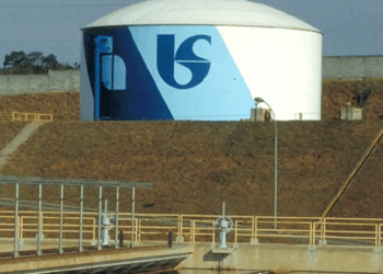 Prefeitos de 305 cidades aprovam novo contrato com Sabesp privatizada