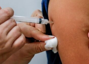 Entidades médicas recomendam vacinação de vítimas e socorristas no RS