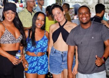 Moradores da Nova Brasília celebram assinatura da ordem de serviço para construção de complexo após 30 anos de espera 