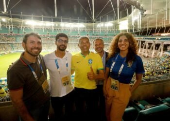 Na Arena Fonte Nova, governador prestigia triunfo da Seleção Brasileira Feminina de Futebol, com baiana no elenco