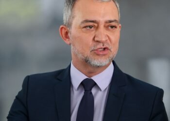 Pequenos e grandes mercados receberão arroz importado pelo governo