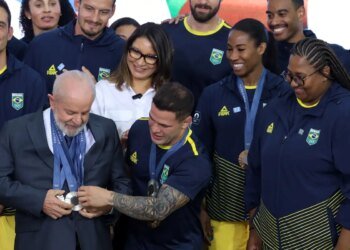 Lula recebe atletas olímpicos e defende mais apoio público ao esporte