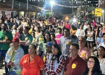 Vando, Igor e candidatos abrem campanha no abandonado Baixada