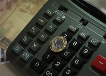 Proposta de Orçamento prevê pequeno superávit de R$ 3,7 bi em 2025