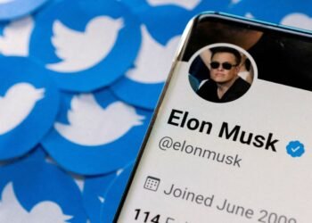 Moraes bloqueia contas da Starlink para garantir multas contra o X