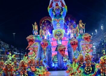 Escolas de samba do Rio vão mostrar enredos 2025 na Cidade do Samba