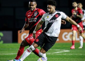 Vasco e Atheltico-PR jogam por vaga nas semifinais da Copa do Brasil