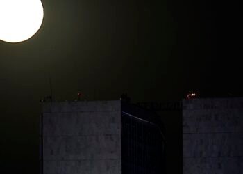 Primeira Superlua de 2024 pode ser vista nesta segunda-feira (19)