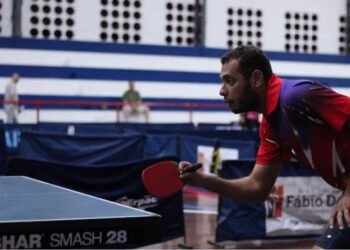 Atletas do tênis de mesa e do parasurf viajam neste final de semana com passagens aéreas concedidas pela Sudesb