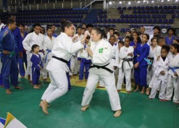 Ex-judoca olímpica realizou aulão para alunos de projetos sociais na Arena de Esportes no final de semana
