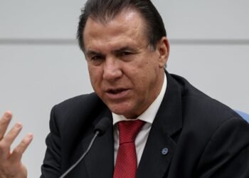 Inflação não se controla só com alta de juros, diz Luiz Marinho