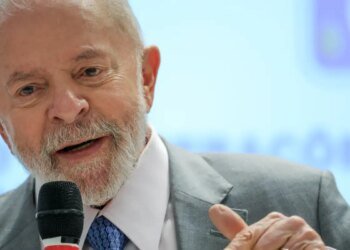 Lula critica privatizações de empresas públicas em visita à Telebras
